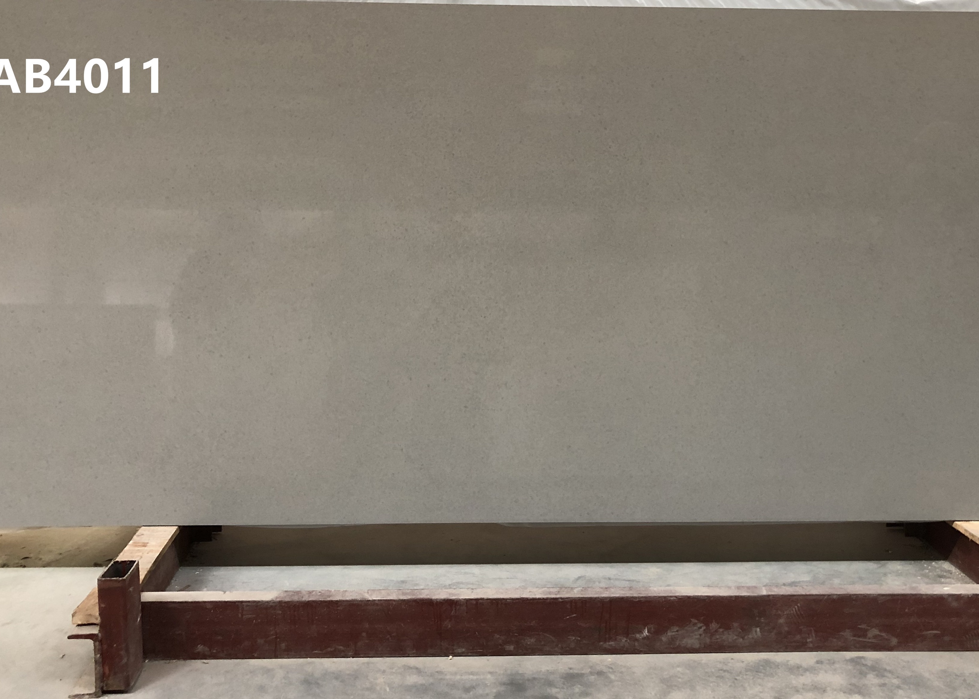 Non Toxic Grey Quartz Stone Brushed Finish For Kitchen Countertop Vanity