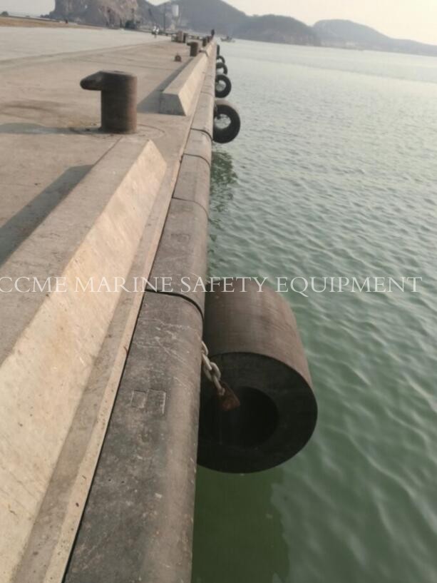 Quality Marine Cylindrical Rubber Fender For Ships And All Sorts Of Docks for sale