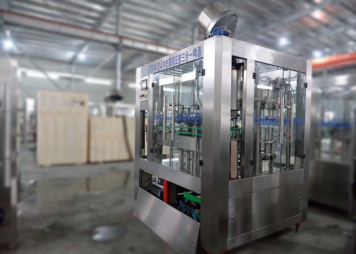 Quality Carbonated Beer Filling Machine Blotting Equipment 4000BPH Capacity Compact Structure, for sale