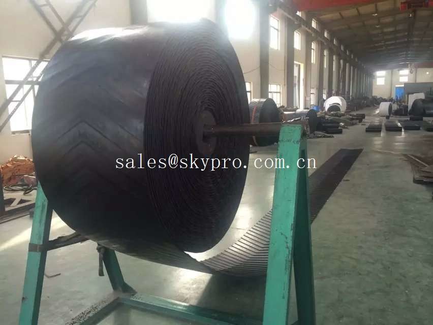 Quality Heavy Duty Roller Canvas Conveyor Belt For Sand Conveying Machine , Flat / Cut Edge Type for sale