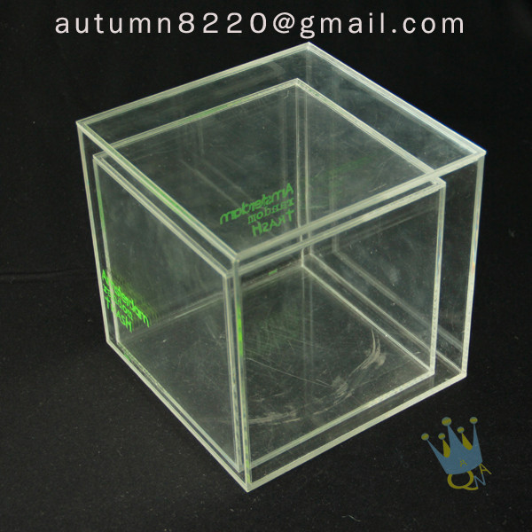 Quality BO (49) clear acrylic case with dividers for sale