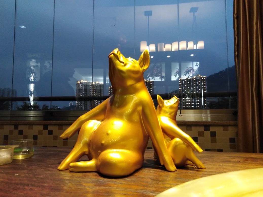 Quality Gold Paint Metal Animal Sculptures , Outdoor Painted Metal Pig Sculpture for sale