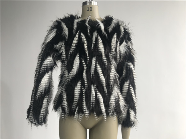 Quality Black / White Short Ladies Fake Fur Coats Round Neckline With 3/4 Sleeve TWS014553 for sale