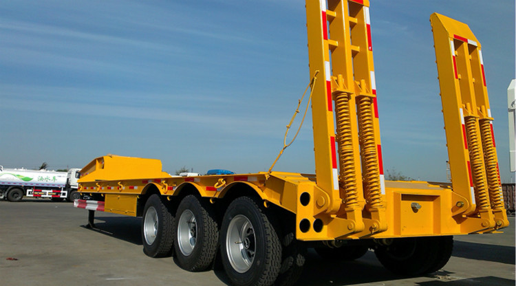 Quality 3 Axles Gooseneck Low Bed Trailer Transporter 70 Ton For Heavy Excavator Wheelloader for sale
