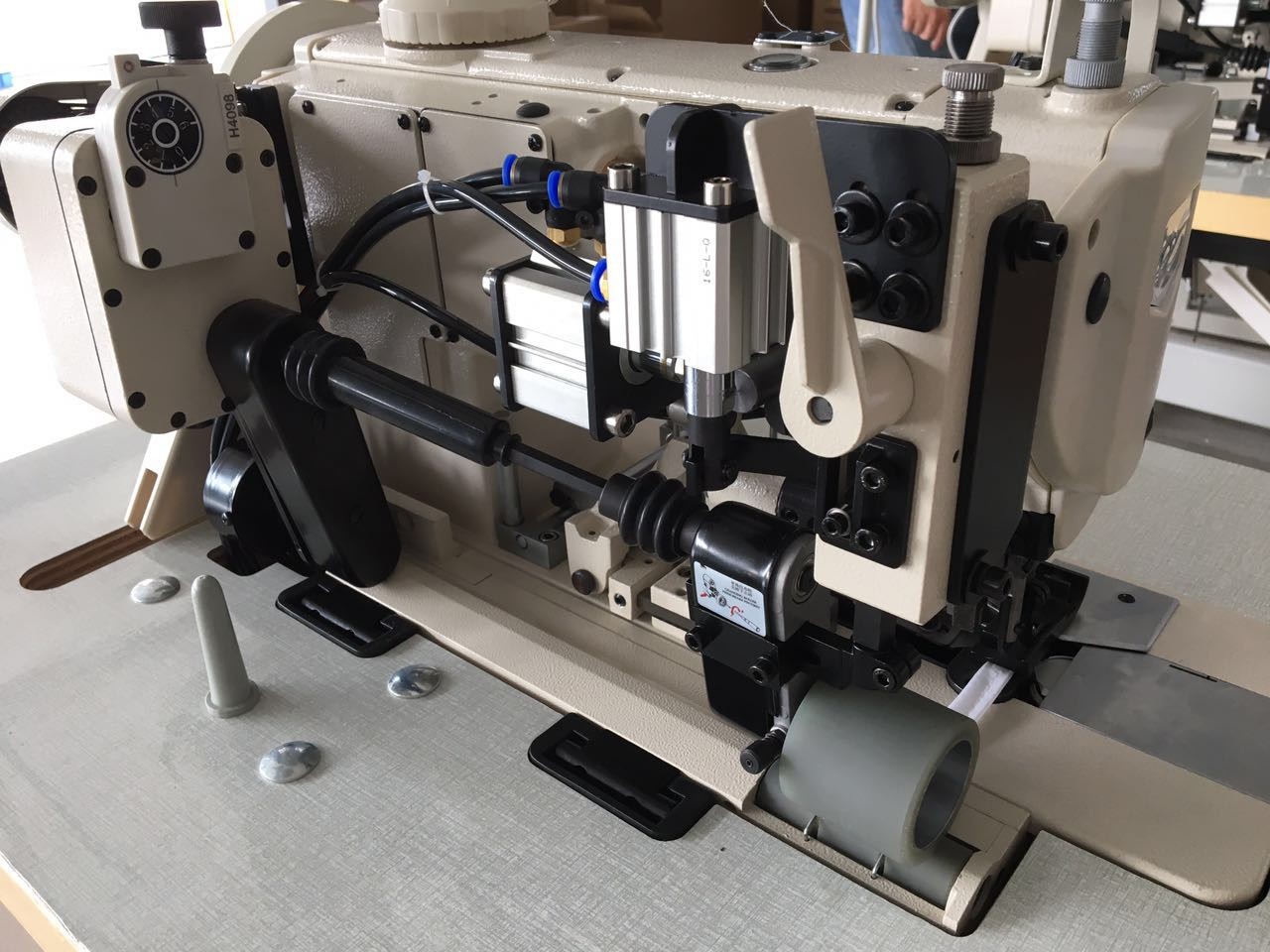 Quality Trimming Mattress Quilting Machine / Sewing Edge Tape Machine 1.2 * 0.6m Table Size for sale