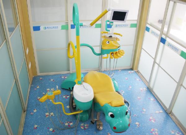 Lovely cartoon dental chair special design for childrens with dental suction