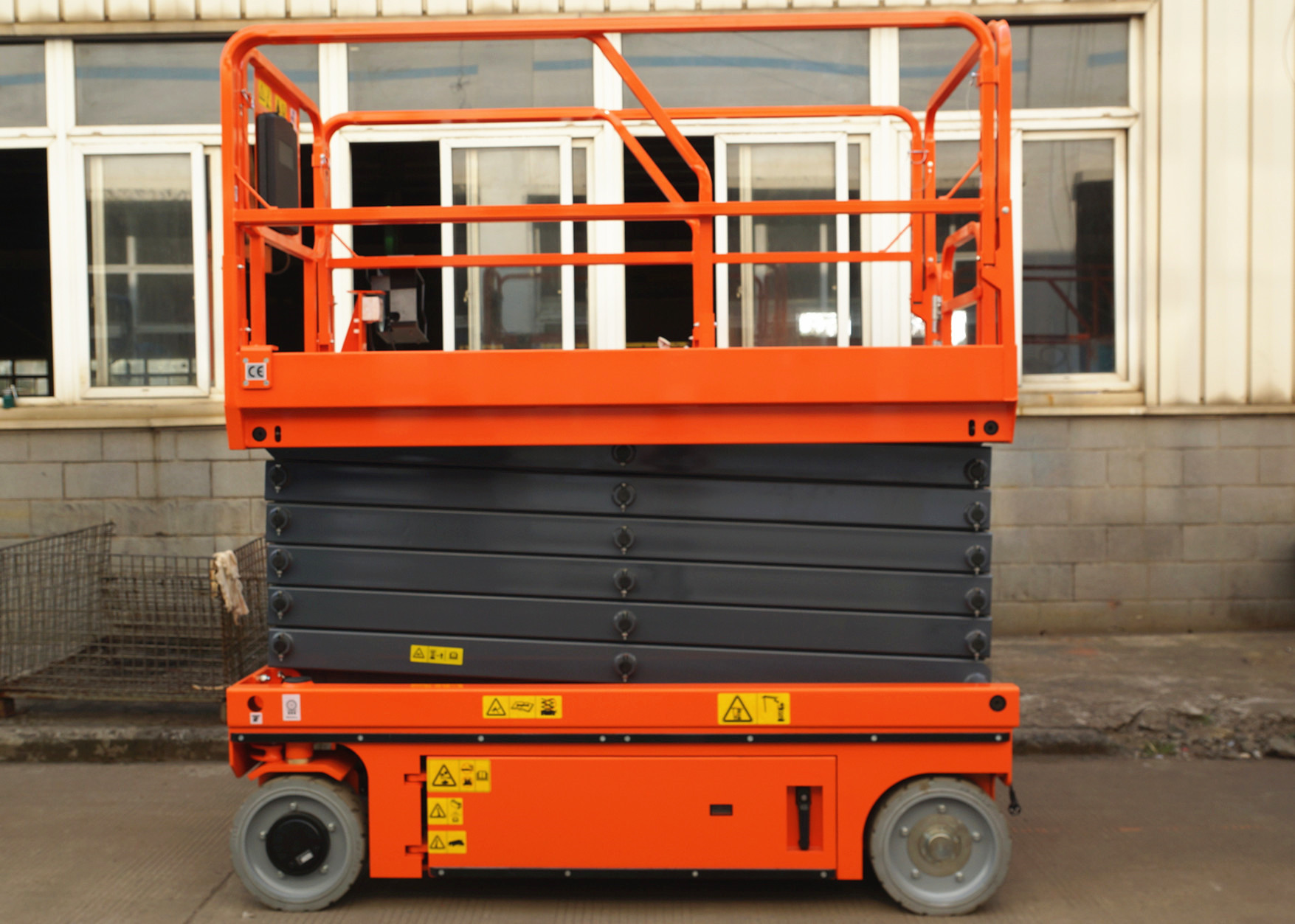 Quality Electric Self Propelled Aerial Work Platform Mobile Hydraulic Man Lift Equipment for sale