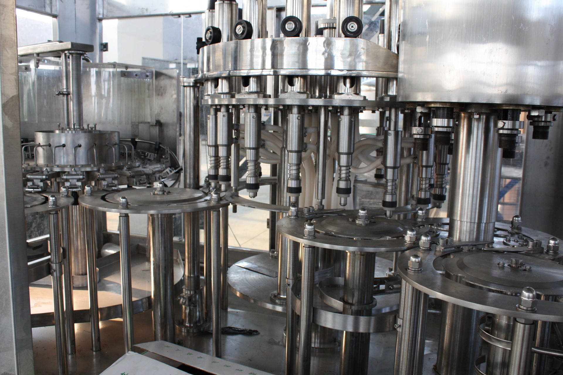 Quality Can Sealing Hot Fill Bottling Equipment 40 Rinsing Heads 12 Mouths Warranty for sale