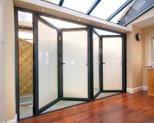 Quality Insulated Glass 2mm 2500mm Aluminium Bifold Doors for sale