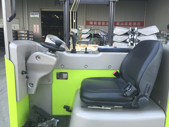 High Lifting Height 12m 2 Ton Reach Forklift with 122mm Fork Width AC Motor Powered