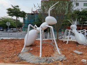 Quality White Ant Metal Animal Sculptures Square Contemporary Garden Ornaments for sale