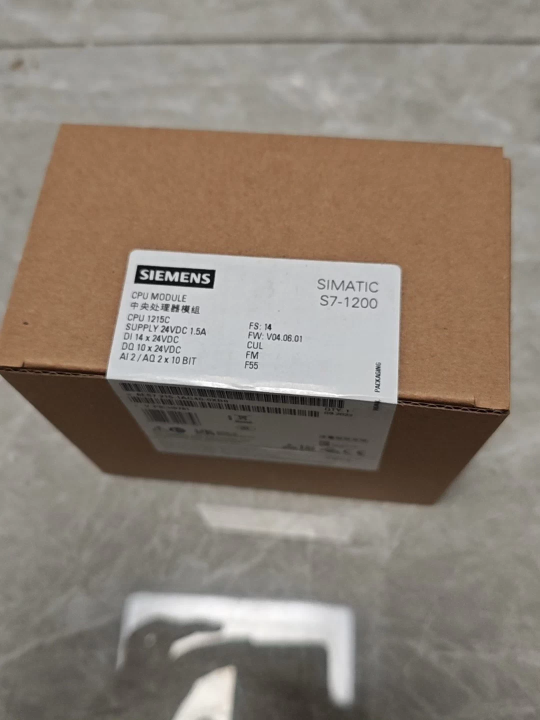 6ES7215-1AG40-0XB0 CPU, 2 analog inputs/2 analog outputs, 14 digital inputs/10 digital outputs, 24 VDC, IP20, SIMATIC S7-1200 series