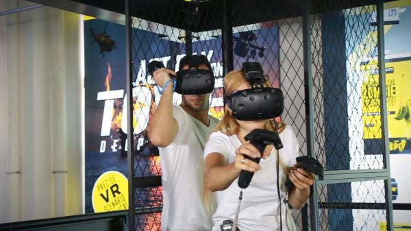 Standing VR Shooting Simulator Platform 24 Inch LED Screen For Amusement Park