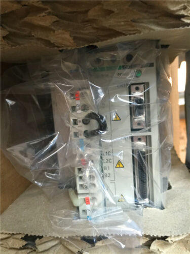 R88D-WT04H OMRON 200V-230V high voltage AC input servo driver