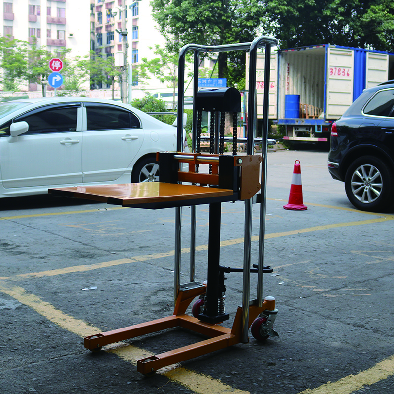 Light Weight Manual Forklift Stacker 400kg 850mm Built In Overload Value