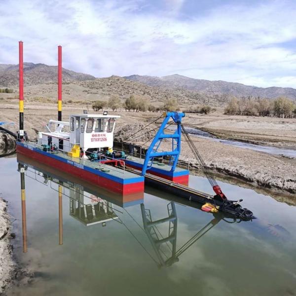 200 Cbm/H Hydraulic Mud Dredging Ship 16kw Red Color Used For River Dredging