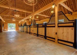 China Sunset Steel European Horse Stalls Standard Internal Stable Range Doors on sale