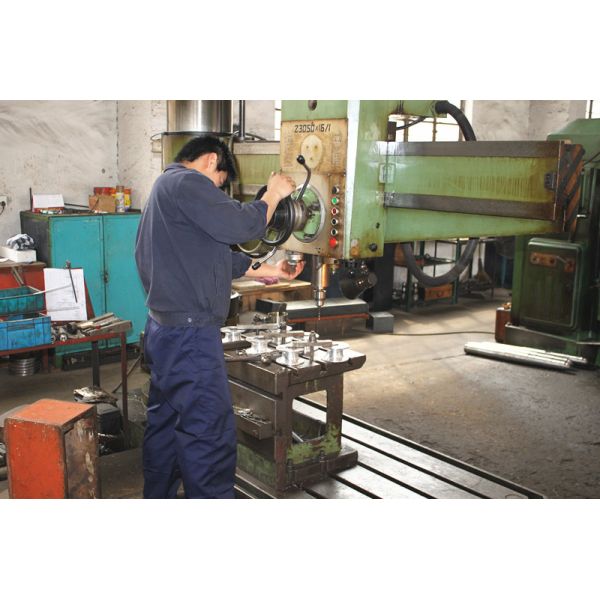 1800kg Self-propelled Mechanical Puller 325 with 6 Groove number