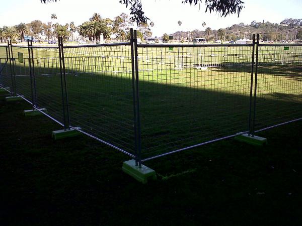 OD 32 Pipes Safety Fence Panels Temporary Construction Barricades Durable