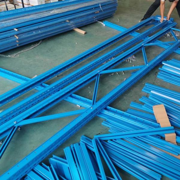 Industrial pallet rack system with heavy load capacity