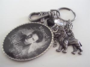 Quality Metal antique pewter plated lion fob keychain, vintage pewter plating key tag key chains, for sale