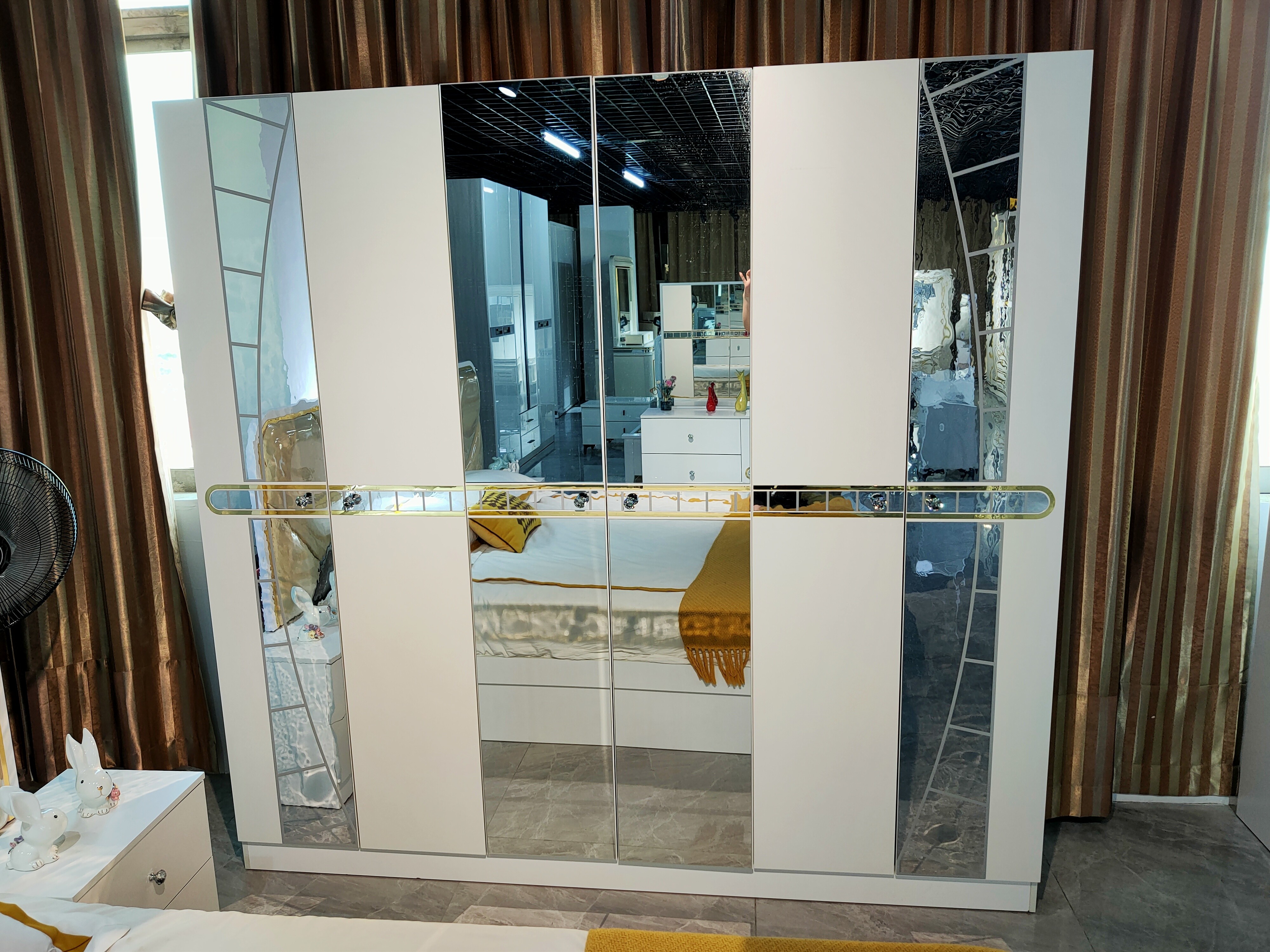 Chic Silver Bedroom Furniture Commercial Hotel Bedroom Furniture OEM ODM