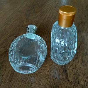 Quality OEM Custom Luxury Women Glass Perfume Bottle with Screw Collar Lid and Base Material Glass for sale