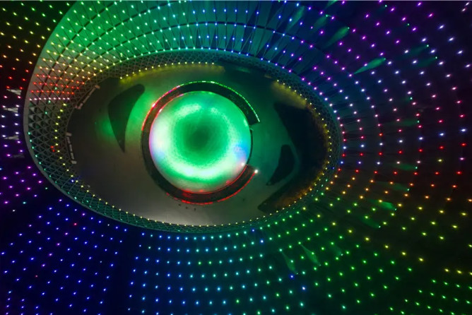 Christmas Decoration LED Mesh Display Screen with IP67 Protection Grade and Remote Control