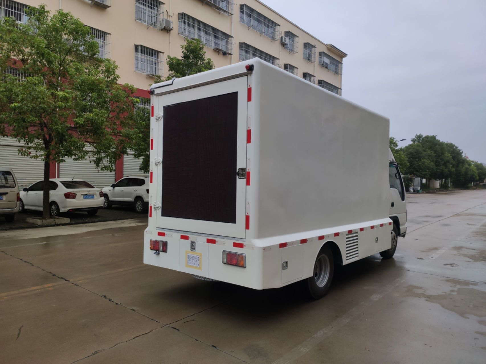 P5 LED Billboard Truck 1SUZU 4*2 Digital Mobile Advertising Truck 3840*1728mm