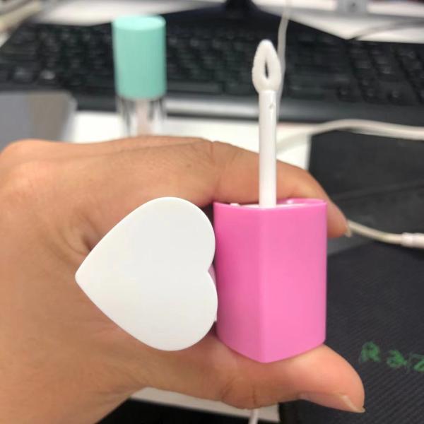 Wholesale Luxury Empty Lip Gloss Tube Customizable Heart Shape Cap