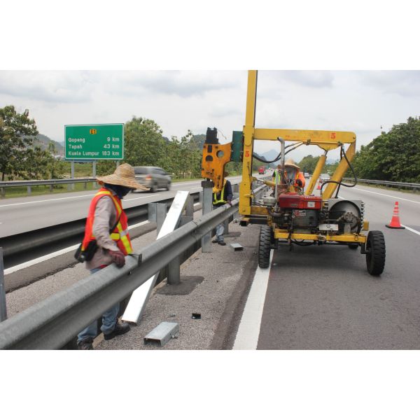 Hydraulic Hammer Pile Driver Machine For Highway Guardrail Installation