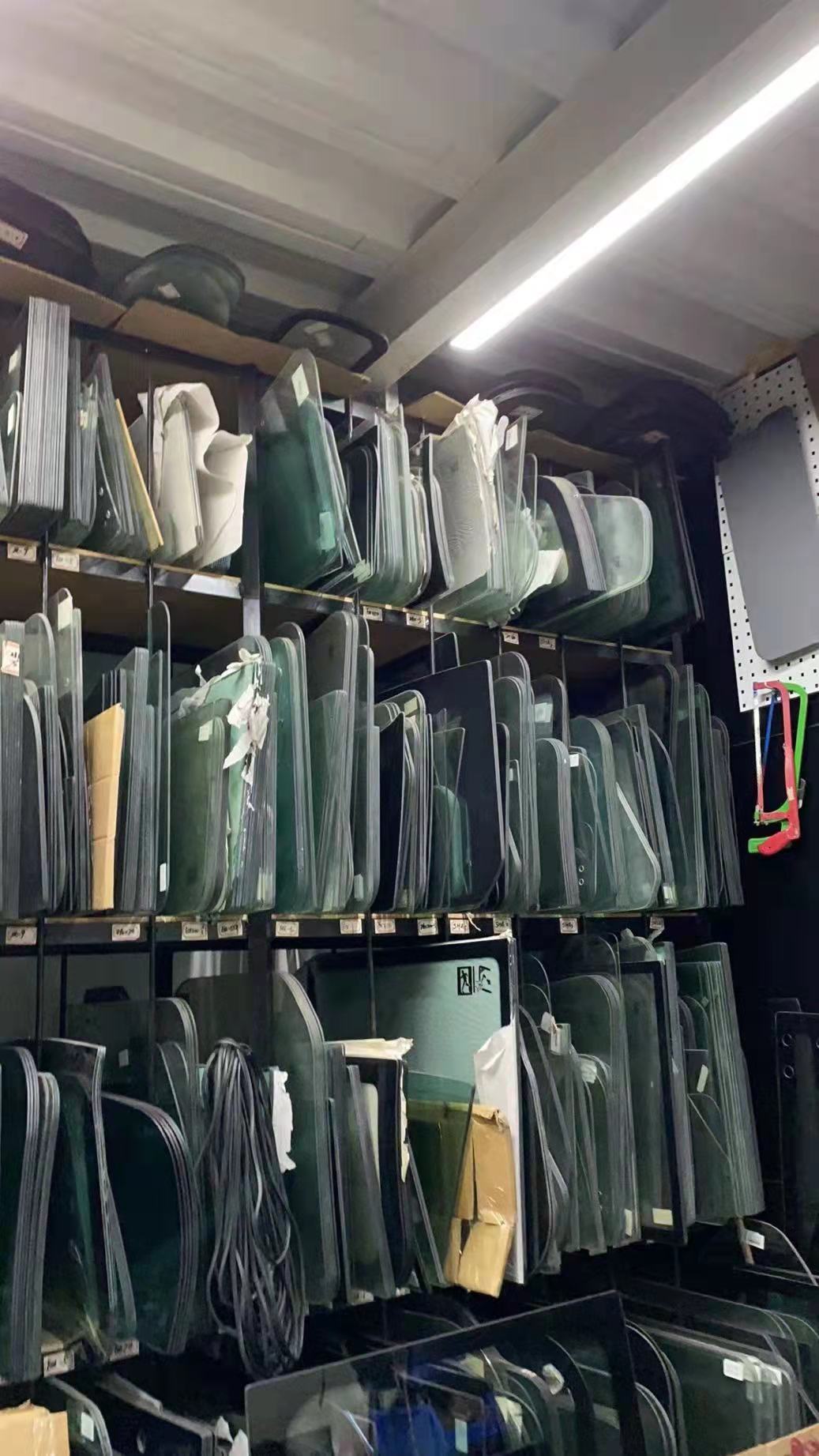 Construction parts excavator spare parts Glass for driving room pipe
