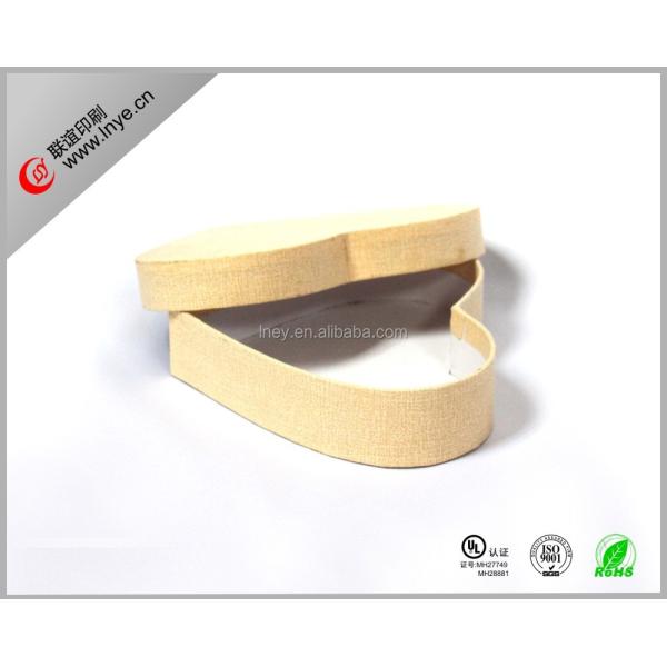 Customizable colorful Paper Heart Shaped Gift Boxes With Varnished Finish