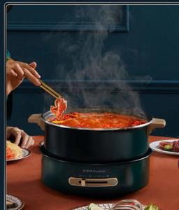 China Custom Dual Steamboat Electric Pot Skillet Cookware With Tempered Glass Vented Lid on sale