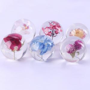 China Dia80mm Dia90mm Flower Paperweight Clear Solid Epoxy Resin Sphere on sale