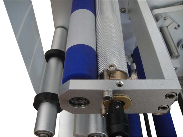 High Precision Double Side Cosmetic Wine Bottle Labeling Machine, Front & Back Adhesive Sticker Applicator for Round Bottle