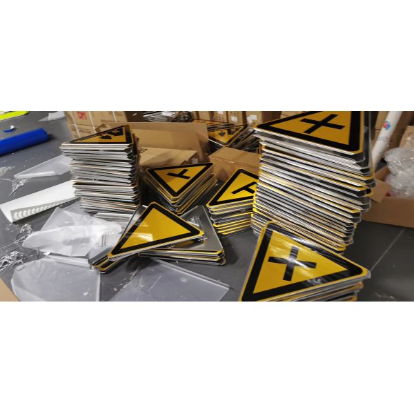 Factory Supply Self-Adhesive Glass Beads Reflective Sheeting Printable Advertisement Commercial Grade Reflective Film