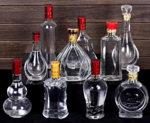 China Cheap high white galss vodka bottle whisky glass bottle 700ml 750ml glass liquor bottle on sale