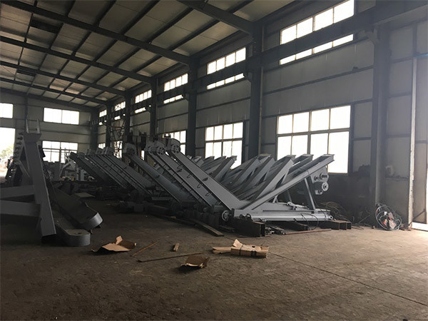 IACS Approved SOLAS Lifeboat Gravity Luffing Arm Type Davit With Winch