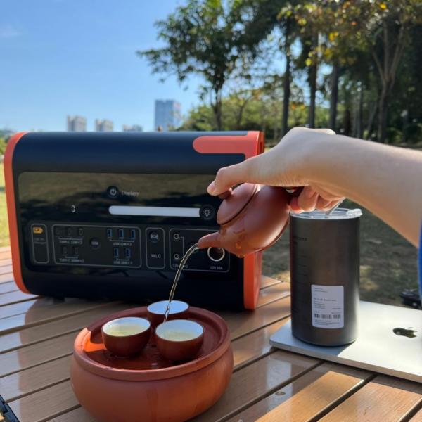 2200W High Power Large Capacity Outdoor Portable Solar Energy Storage Power Supply