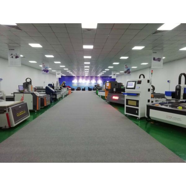 Double Drive 500W Fiber Laser Engraving Machine Easy To Push Materials