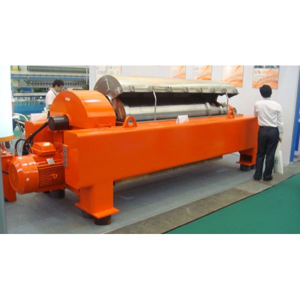 Horizontal Type Spiral Decanter Centrifugal Machine For Water Treatment