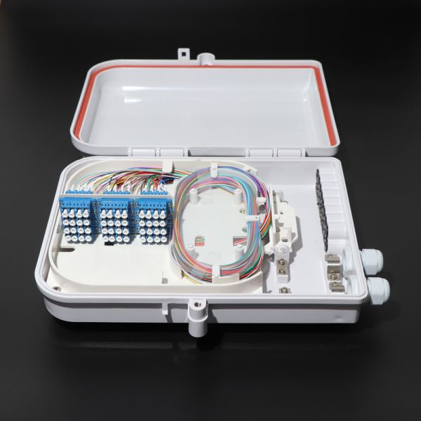 FTTH 16 Core Distribution Box , Plastic Fiber Optic Splicing Box IP66 Waterproof