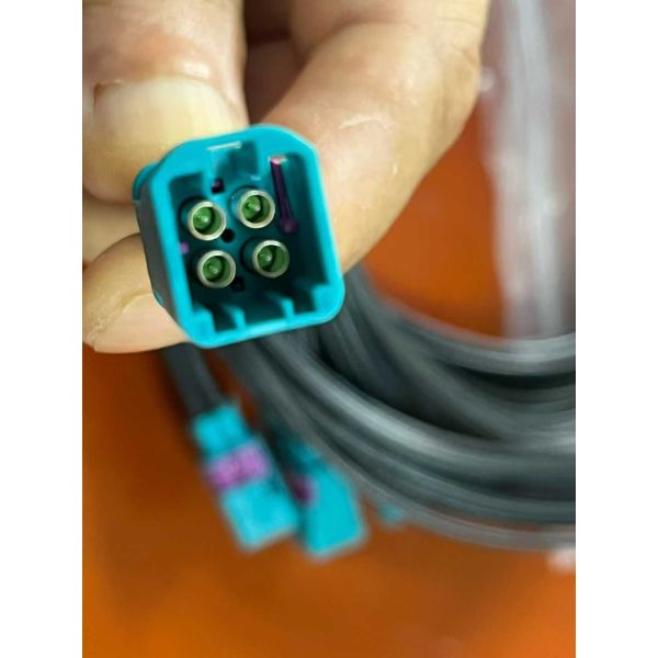 Waterproof 18-24 AWG Servo Motor Connector with Crimp/Solder Termination for Industrial Automation