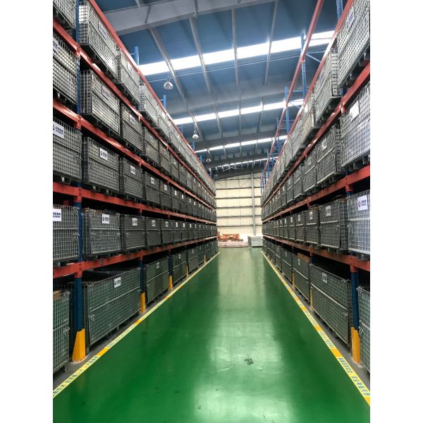 Heavy Duty Industrial Wire Containers Customized Colors Wire Mesh Pallet Cages