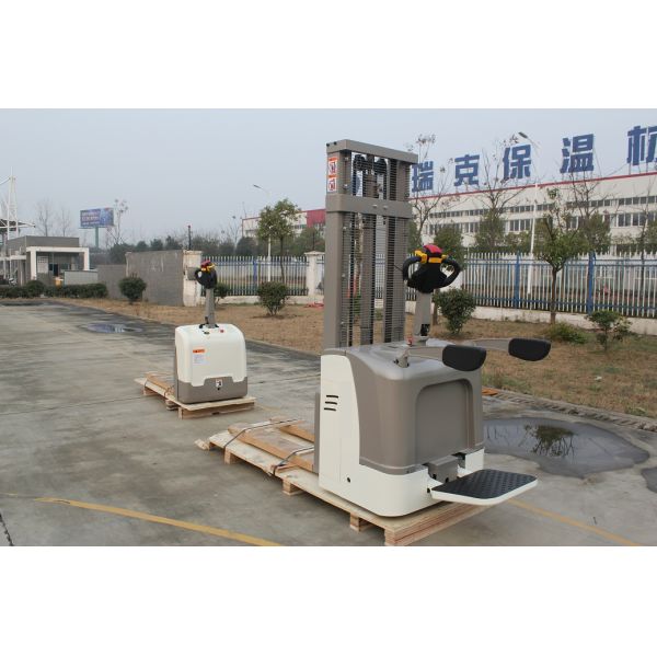 Electric Apilador Stacker 1500kg 2000kg Rider Stacker Forklift with Customer Demanded