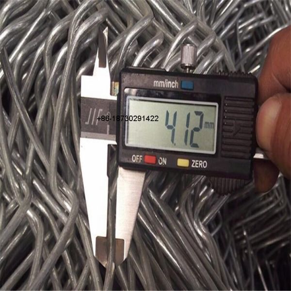 Low cost silver color iron chain link mesh for encircling wasteland with high recycling value and easy installing